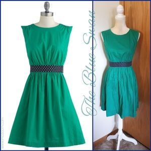 EUC Modcloth Too Much Fun Emily and Fin Green